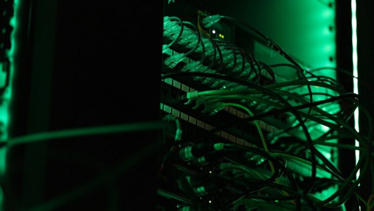 Hybrid Cloud: Balancing Agility, Compliance and Cost for Business Success